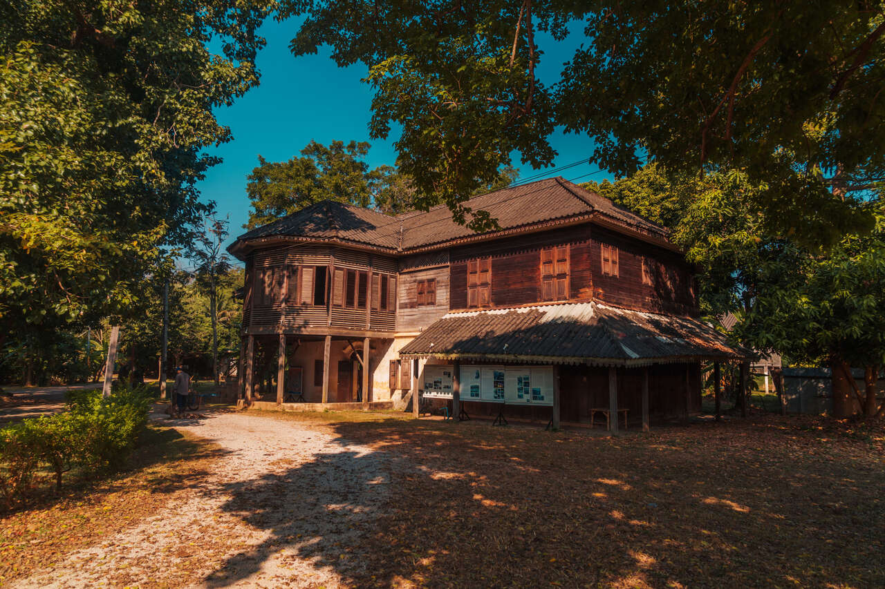 Capture the vibrant beauty of Lampang in the dry season